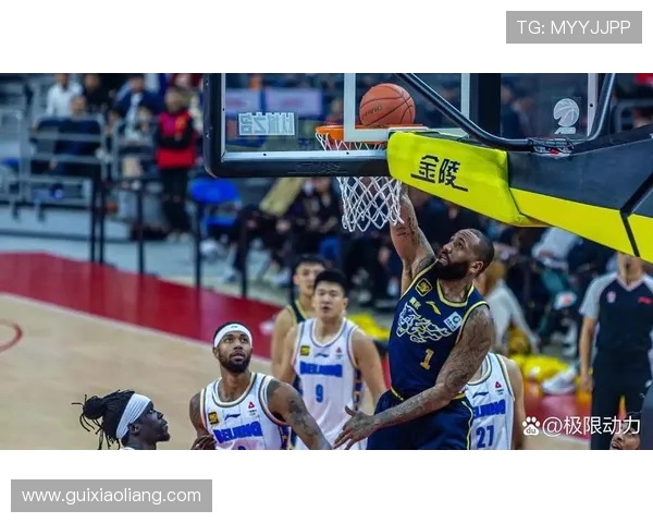 CBA辽宁队对阵新疆队精彩直播全程回顾与分析